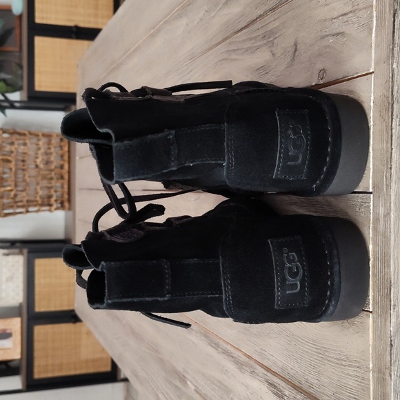 New UGG Women's Elvi Sneaker Boot in Black 🖤 Size 5🖤 - Picture 5 of 14